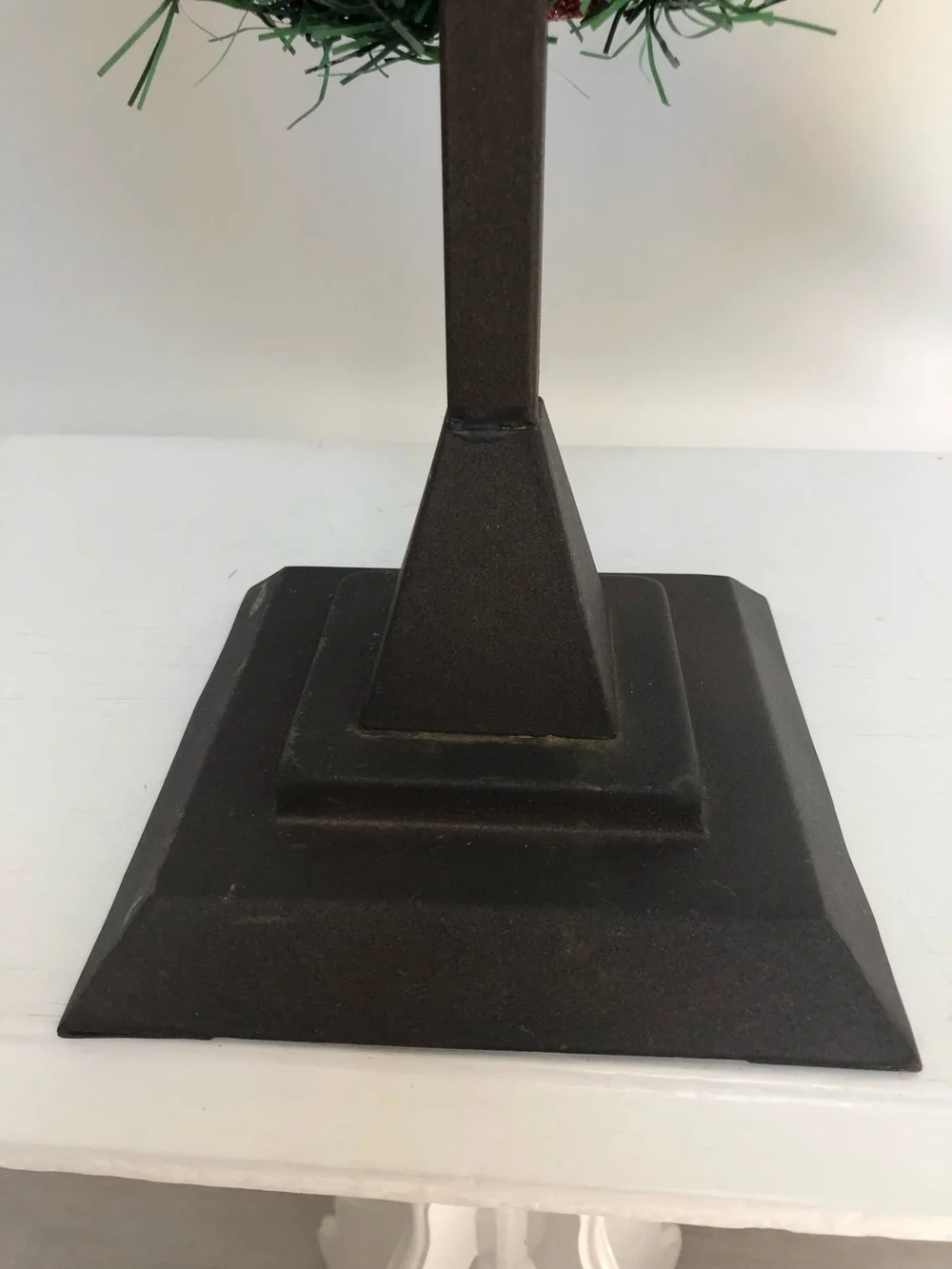 Bronze Metal Fleur-de-lis Adjustable Mantel Tabletop Wreath Stand Holder
